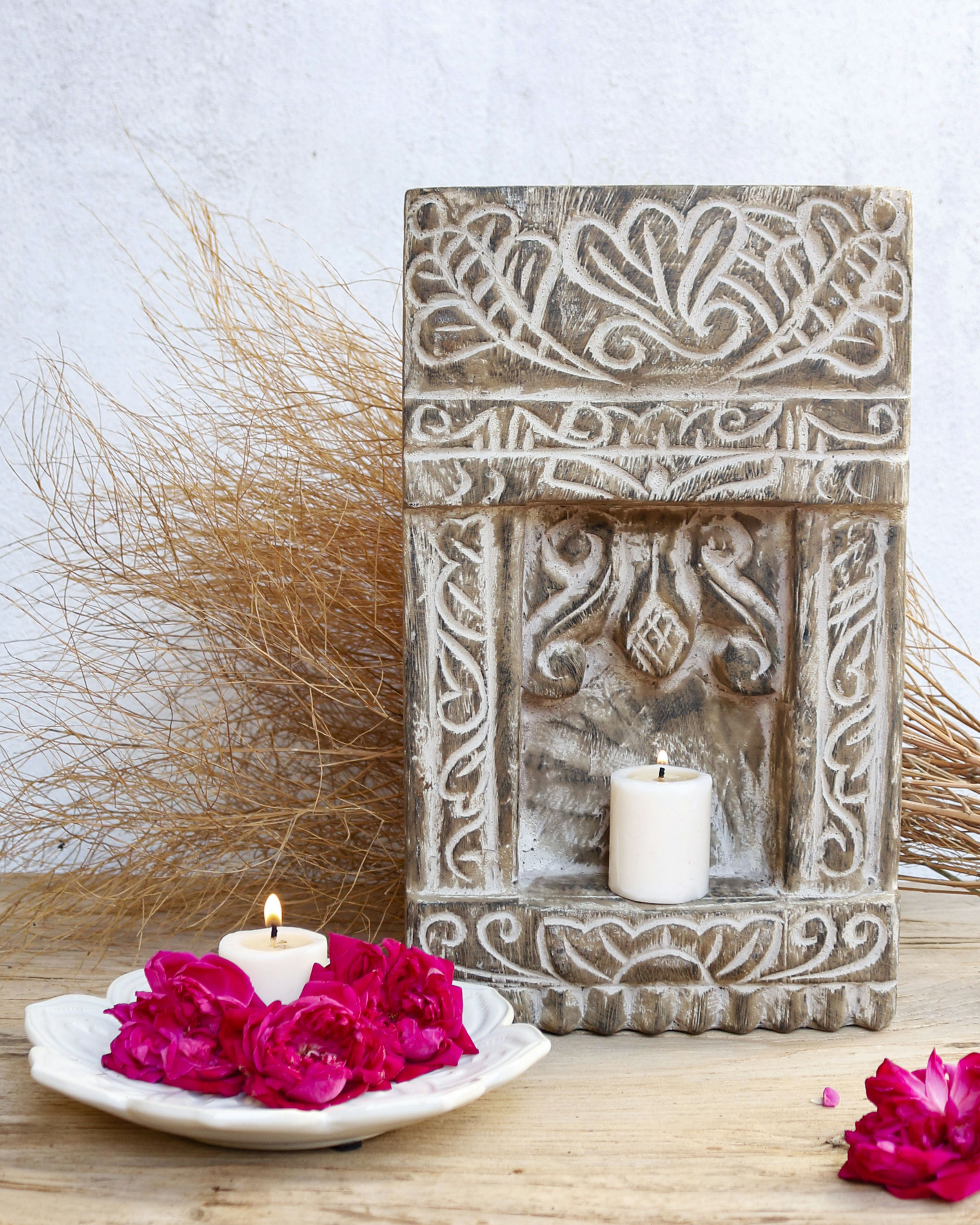 KAREENA CANDLE HOLDER CARVING