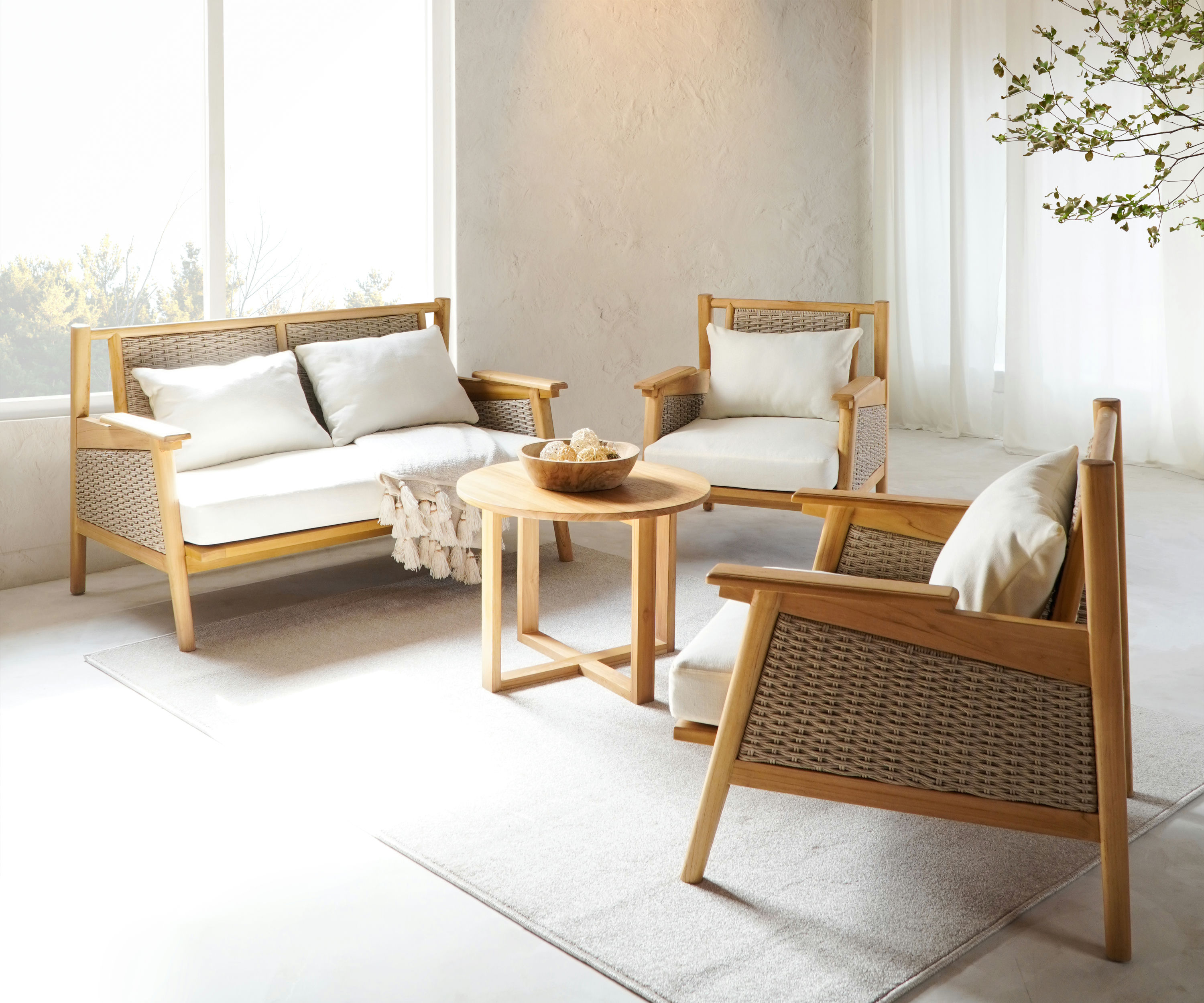 SUMEDANG LIVING SET OF FOUR WITH WHITE CUSHION SET