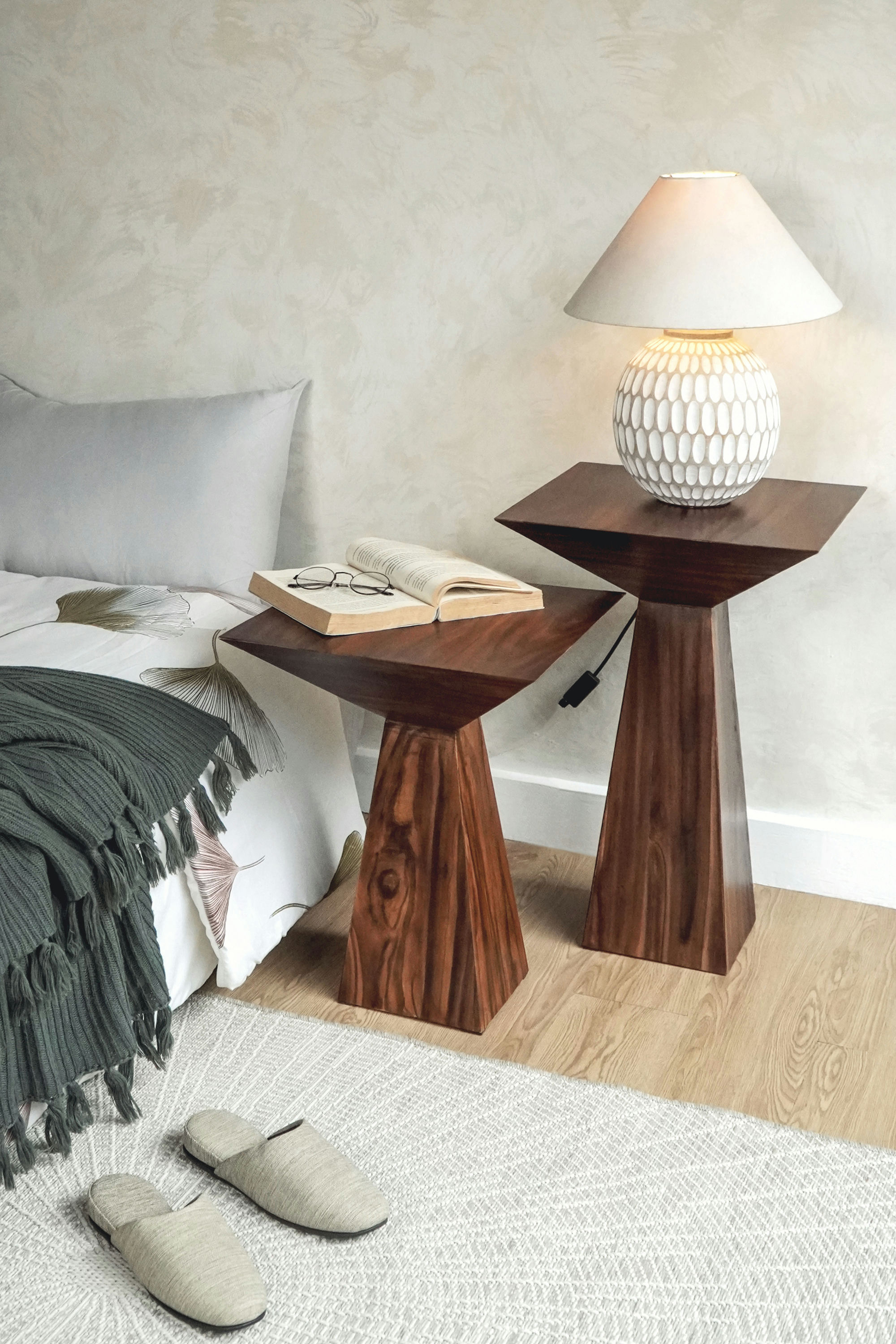 CAMPOS SIDE TABLE MEDIUM