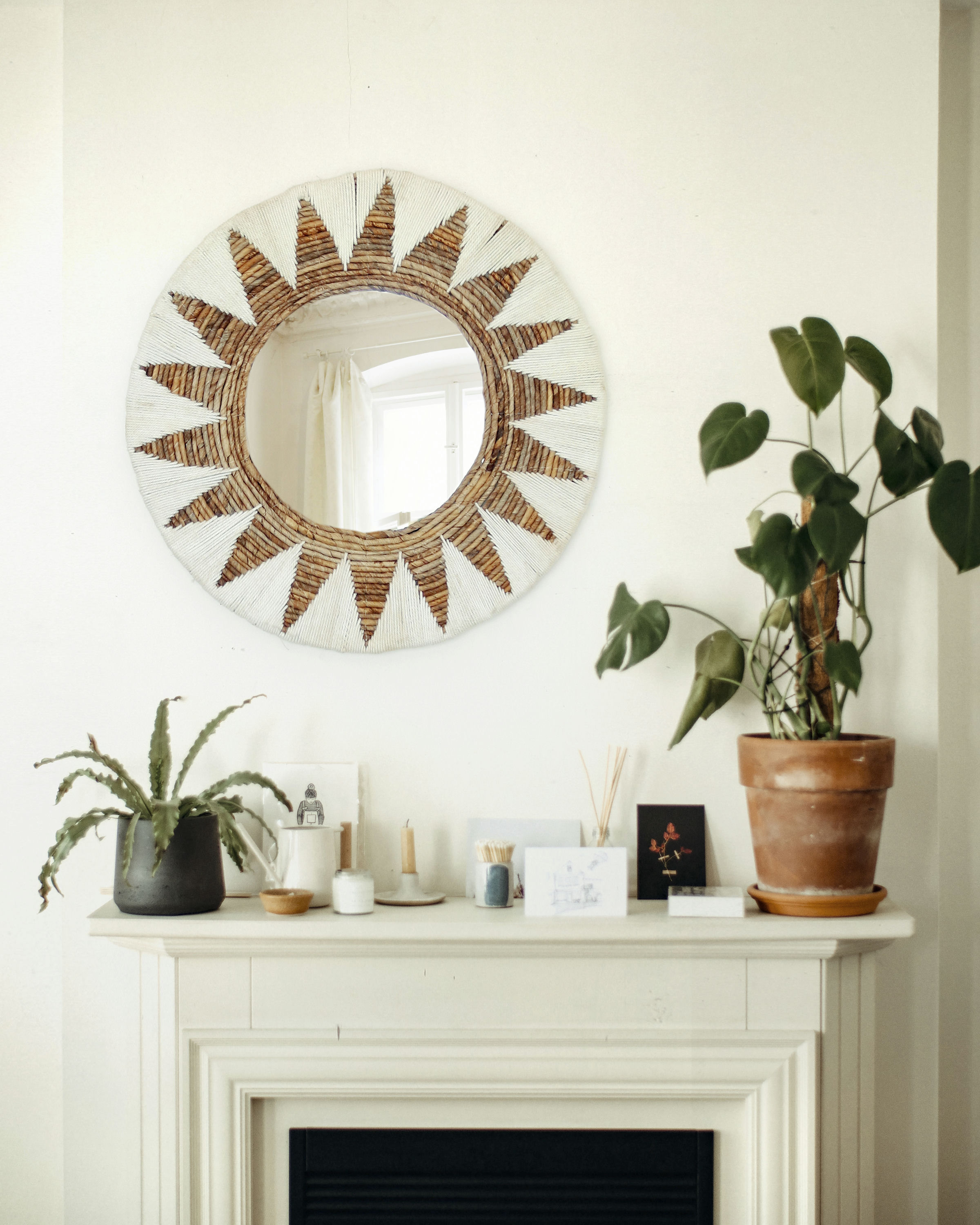 ISLAND ROUND MIRROR