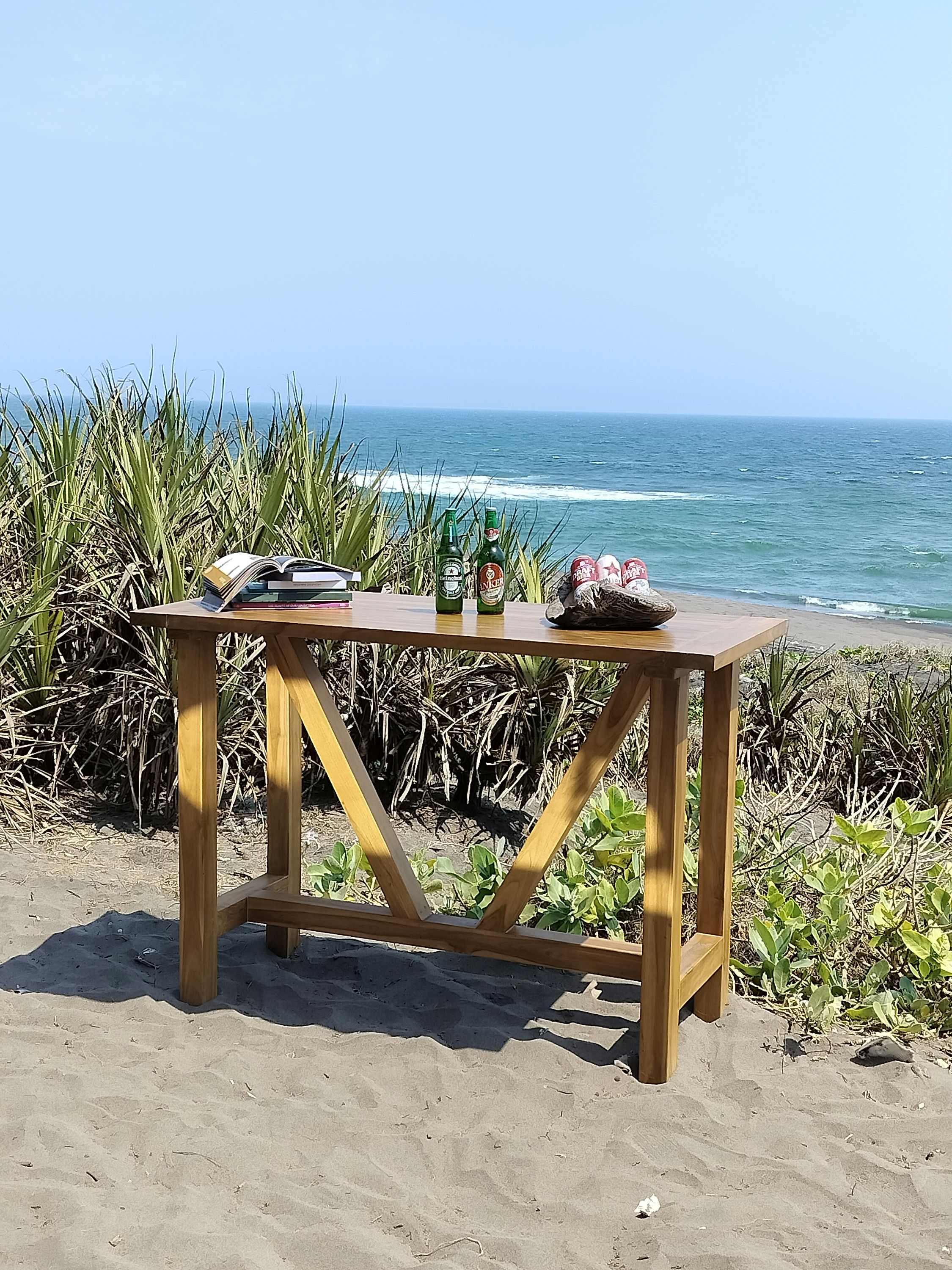 ONTARIO BAR TABLE